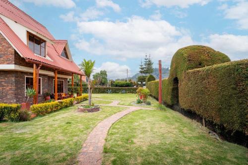 Ubate House | Country house with fireplace and mountain view