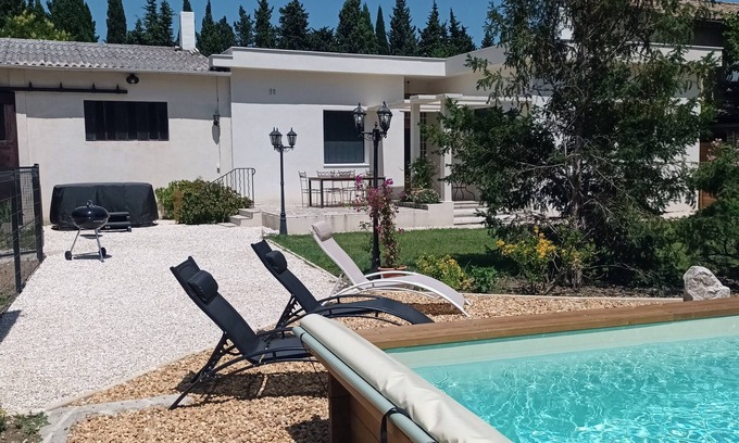 Saint-Andiol House | Country house with swimming pool and jacuzzi at the foot of the Alpilles mountains