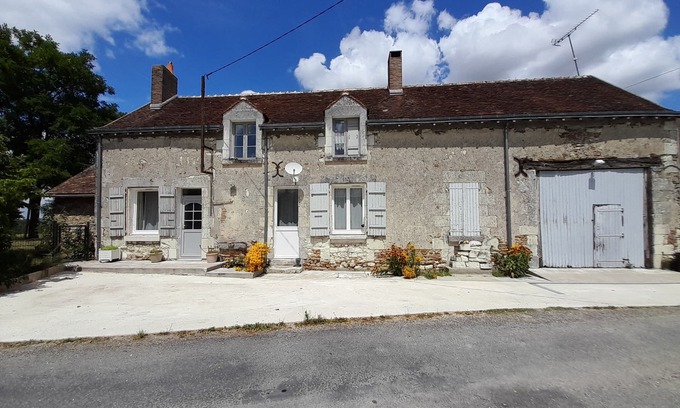 Preaux House | Country house with large fenced garden on terrace and kennel available