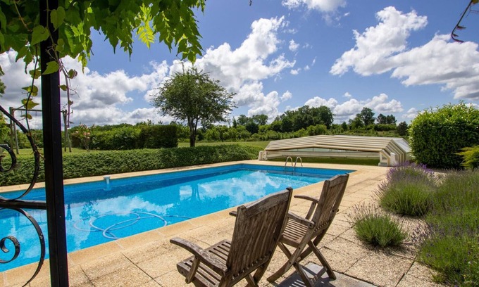 Thenon Cottage | Country house with pool, pets allowed, Wi-Fi, parking, fireplace