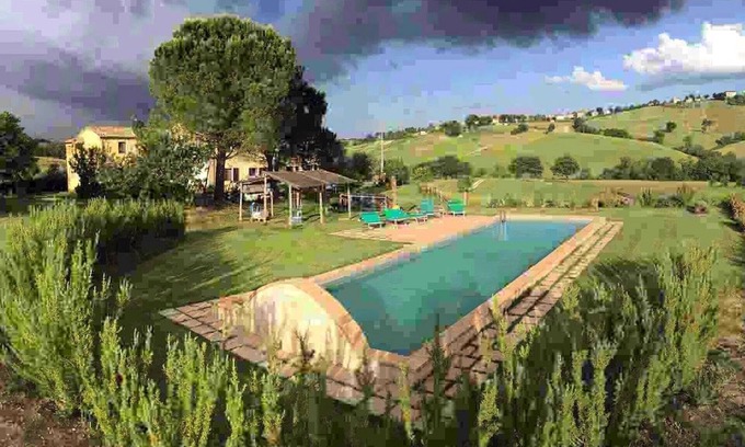 Loro Piceno House | Country house with pool and garden