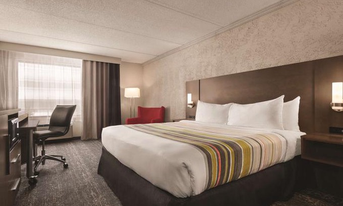 Sturtevant Hotel | Country Inn & Suites by Radisson Mt Pleasant-Racine West WI