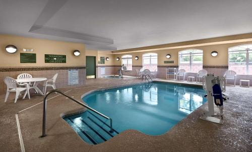 Concord Hotel | Country Inn & Suites by Radisson, Concord (Kannapolis), NC
