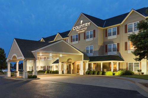 Salina Hotel | Country Inn & Suites by Radisson, Salina, KS