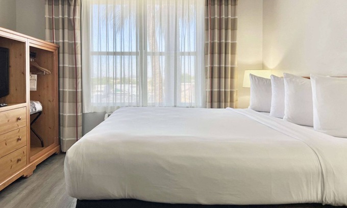 Tucson Hotel | Country Inn & Suites by Radisson, Tucson Airport, AZ