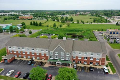 Village of Lakewood Hotel | Country Inn & Suites by Radisson, Crystal Lake, IL