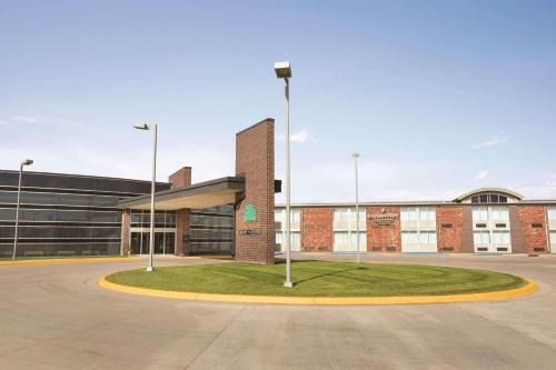 Fergus Falls Hotel | Country Inn & Suites by Radisson, Fergus Falls, MN