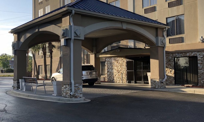 Garden City Hotel | Country Inn & Suites by Radisson, Murrells Inlet, SC