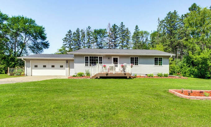 New York Mills House | Country Living Near Main St: Quiet Minnesota Home