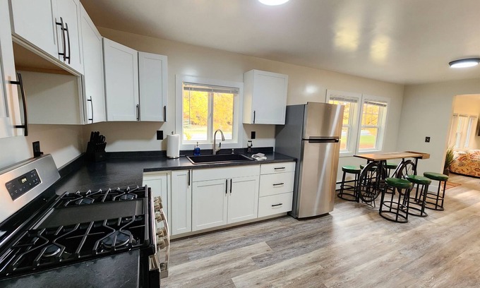 Paris House | Country Ranch near Big Rapids