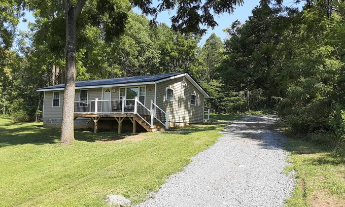Natural Bridge House | Country Retreat by Caverns, Natural Bridge, Zoo Safari, VMI, W&L, Blue Ridge PKW