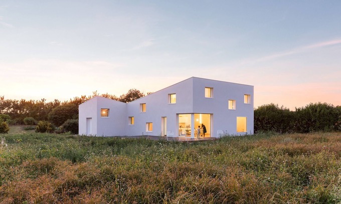 Loctudy House | Country Side by the sea. The countryside by the sea in a contemporary house.