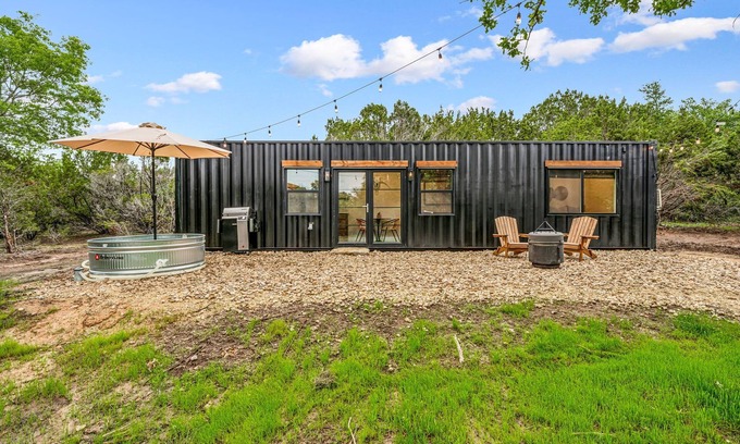 Hico Cottage | Country stay on the Creek- the perfect getaway for couples!