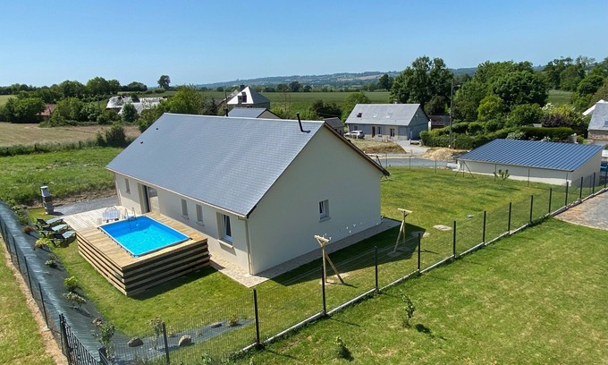 Amaye-sur-Seulles House | Country-style accommodation ideal for a relaxing stay