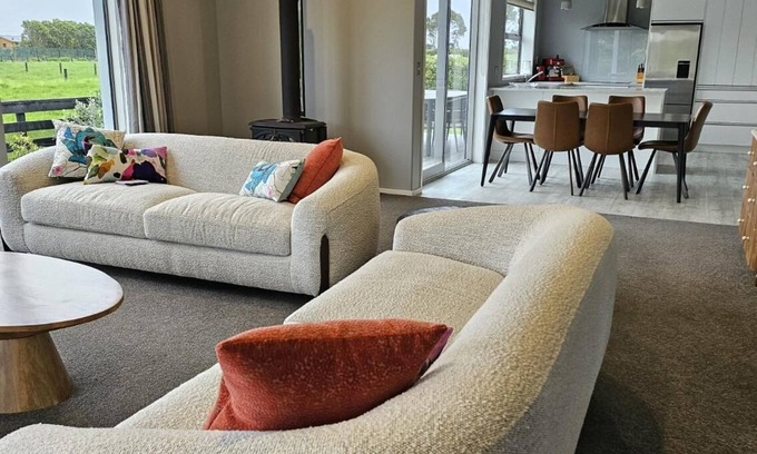 Kaikoura House | Country Views - Stunning Views, Stunning Home
