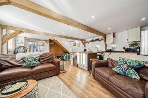 New Forest District House | Countryside Barn with Hot Tub in New Forest