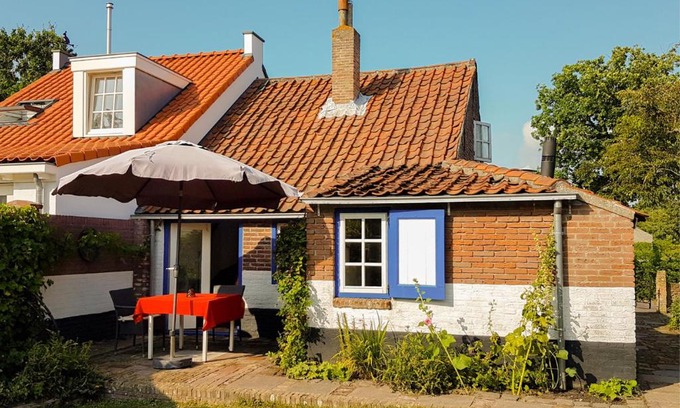 Westenschouwen House | Countryside Bliss: Historic Cottage by the Sea