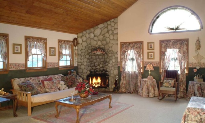 Julian House | Countryside home with expansive views of the hills and valleys of Julian.