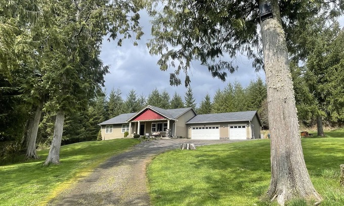 Adna House | Countryside Retreat 5 minutes from Chehalis- great for families and teams!