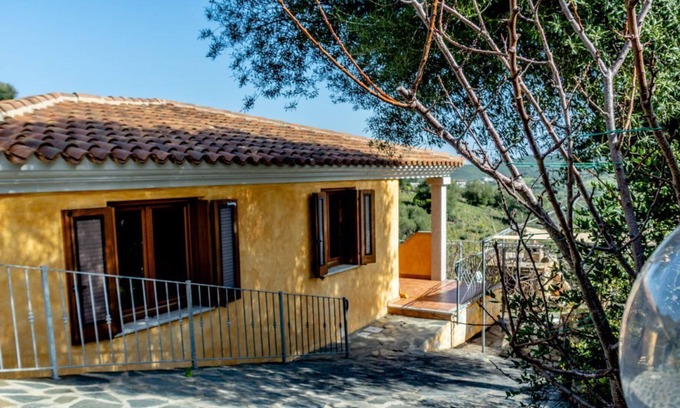 Schifoni Villa | CountrySide Villa Alessandro | 3 Bedrooms and Veranda View!