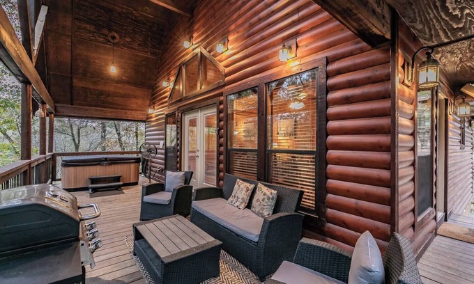 Broken Bow Cabin | Couples Cabin/Secluded Deck/Near State Park