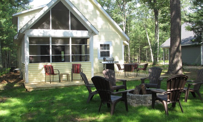Baldwin House | Couples Retreat, NEW Hot Tub 2022, ORV, Right From the Front Door