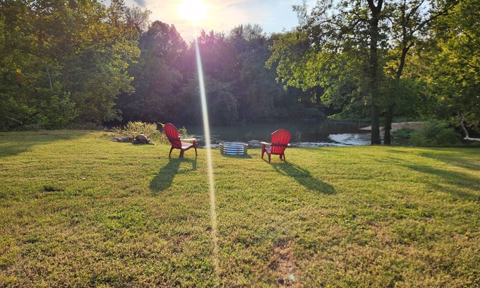 Crestline Cabin | Couples Retreat on the River