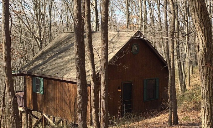 Laurelville Cabin | Couples wooded getaway