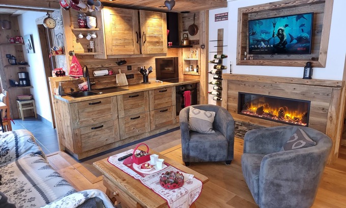 Courchevel Apartment | COURCHEVEL Ski in, ski out, cosy & comfortable village center 3*, France
