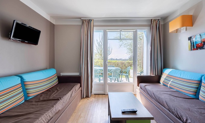 Courseulles-sur-Mer House | Courlis Cendré - Two Bedroom House, Sleeps 7