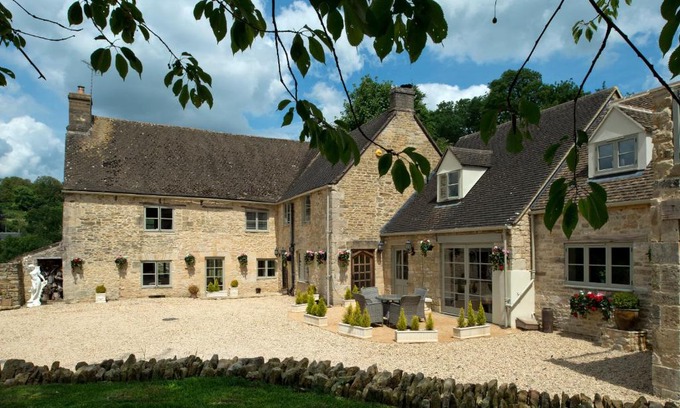 France Lynch Bed & Breakfast | Courthouse Luxury Accommodation