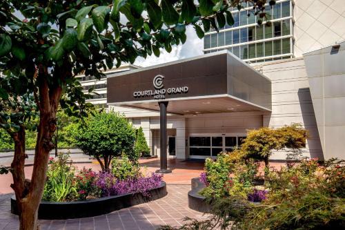 Peachtree Center Hotel | Courtland Grand Hotel, Trademark Collection by Wyndham former Sheraton Atlanta