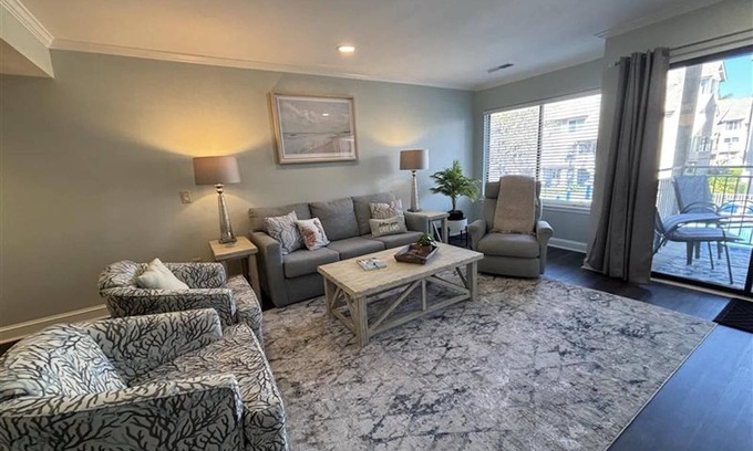 Hilton Head Island Condo | Courtside Villas - Overlooking Pool, Walk to Beach