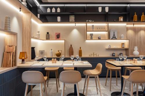 Roissy-en-France Hotel | Courtyard by Marriott Paris Charles de Gaulle Central Airport