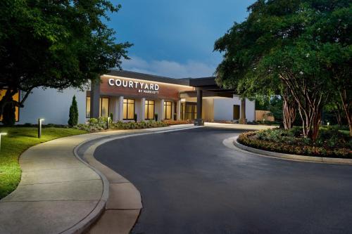 Rio Hotel | Courtyard by Marriott Charlottesville