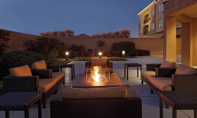 Greenbrier East Hotel | Courtyard by Marriott Chesapeake