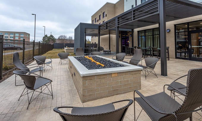 Okemos Hotel | Courtyard by Marriott East Lansing Okemos