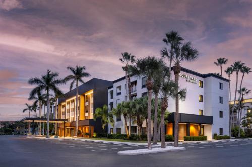 Central Naples Hotel | Courtyard by Marriott - Naples