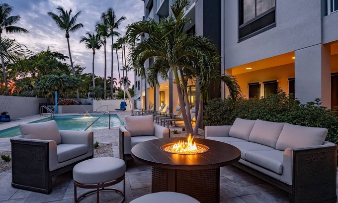 Central Naples Hotel | Courtyard by Marriott - Naples