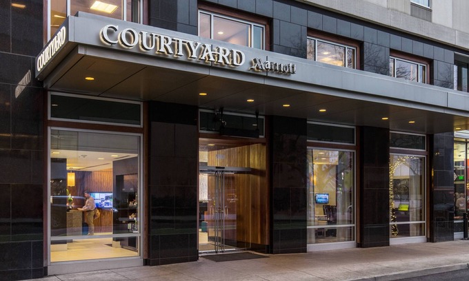 Downtown Portland Hotel | Courtyard by Marriott Portland City Center
