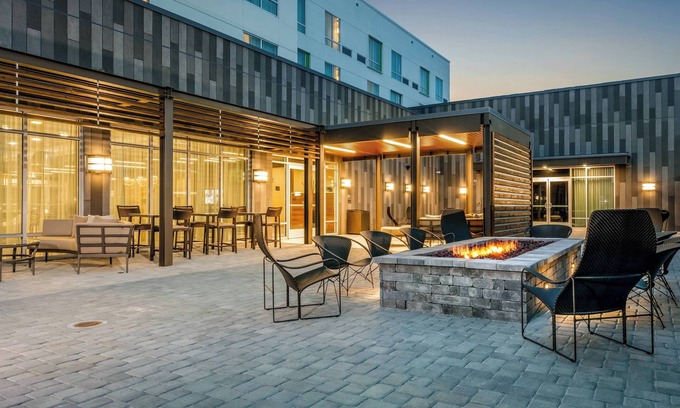 Pooler Hotel | Courtyard by Marriott Savannah Airport