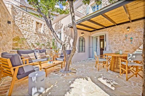 Lakones Apartment | Courtyard Cottage Corfu