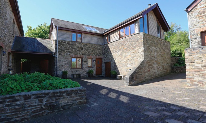 Totnes Cottage | COURTYARD COTTAGE, family friendly, with pool in Dartmouth