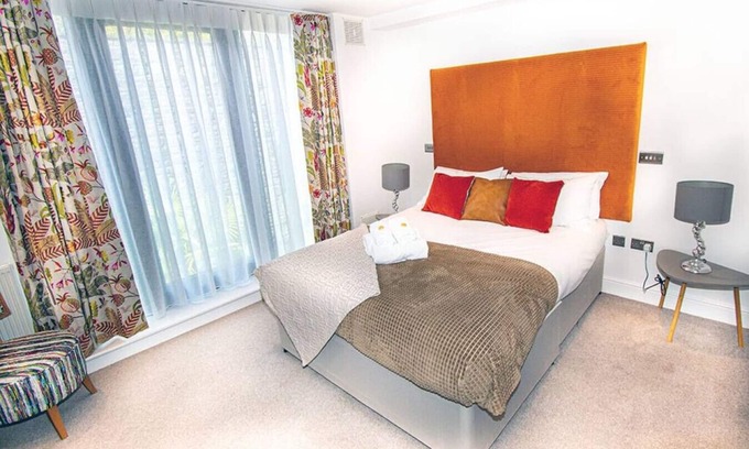 Penarth Hotel | Courtyard Double Room - Penarth Seafront