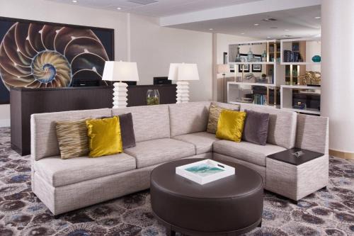 Coral Gables Section Hotel | Courtyard Miami Coral Gables