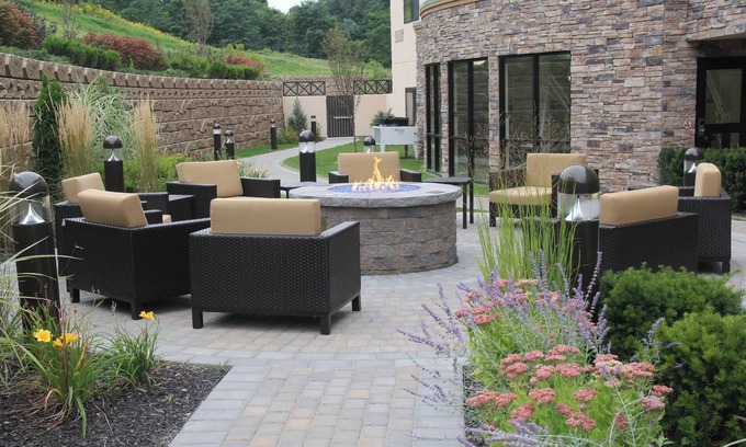 Oneonta Hotel | Courtyard Oneonta