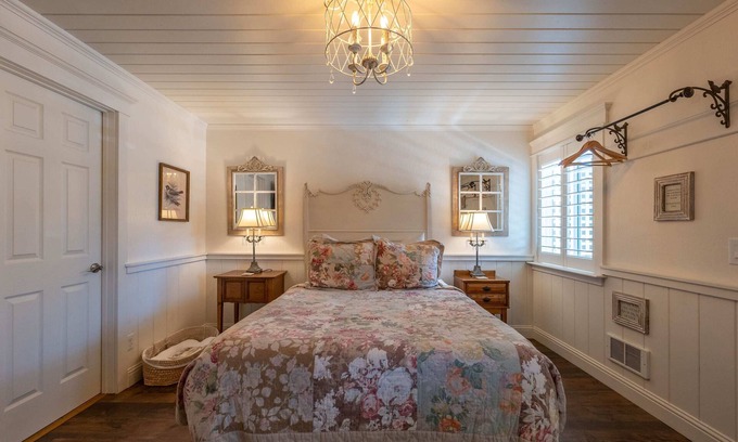 Bandon Condo | Courtyard Queen | Bandon Marina Inn
