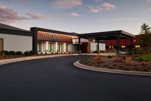 Creve Coeur Hotel | Courtyard St. Louis Creve Coeur
