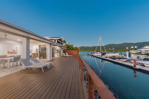 Airlie Beach House | Cove 18 - Luxury beach house