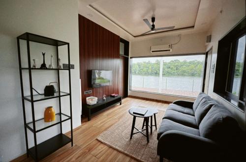 Kudal Villa | Cove - A Lake Cottage